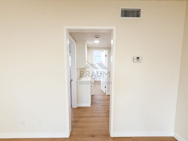 Building Photo - 6041 Whitsett Ave