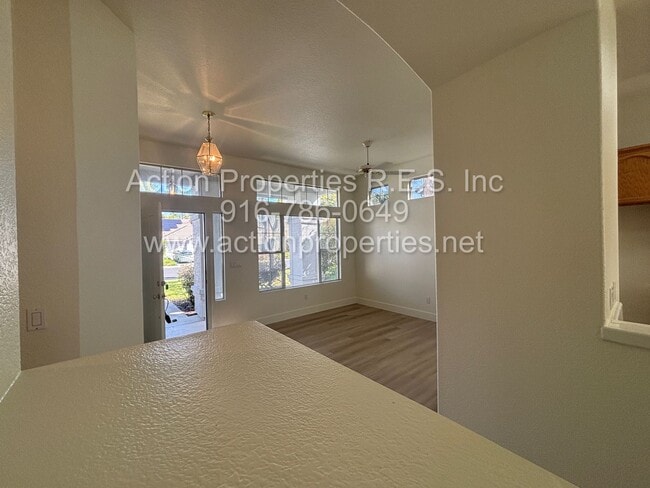 Building Photo - 2432 Stefanie Dr