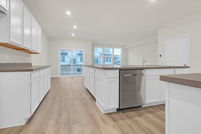 Building Photo - 5913 Hawkweed Dr