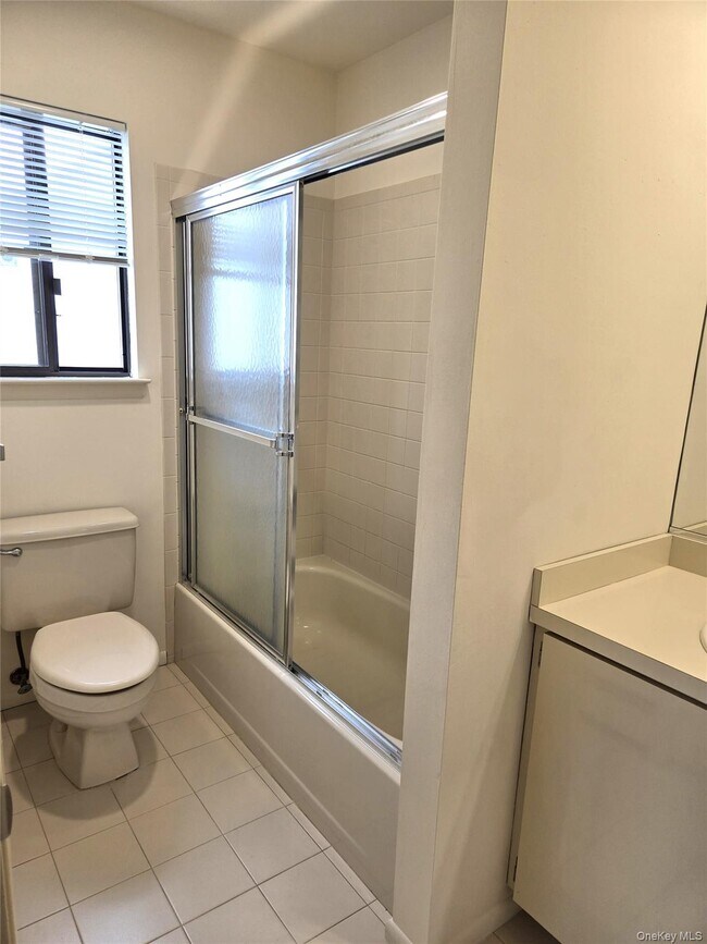 Building Photo - 90 Graywood Rd