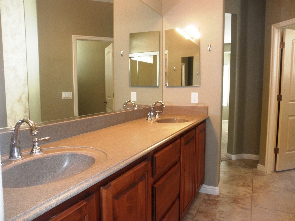 Building Photo - 1220 N Spring Valley Dr