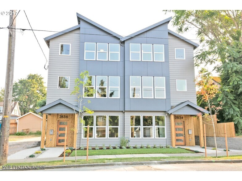 entire complex - 2834 NE Killingsworth St