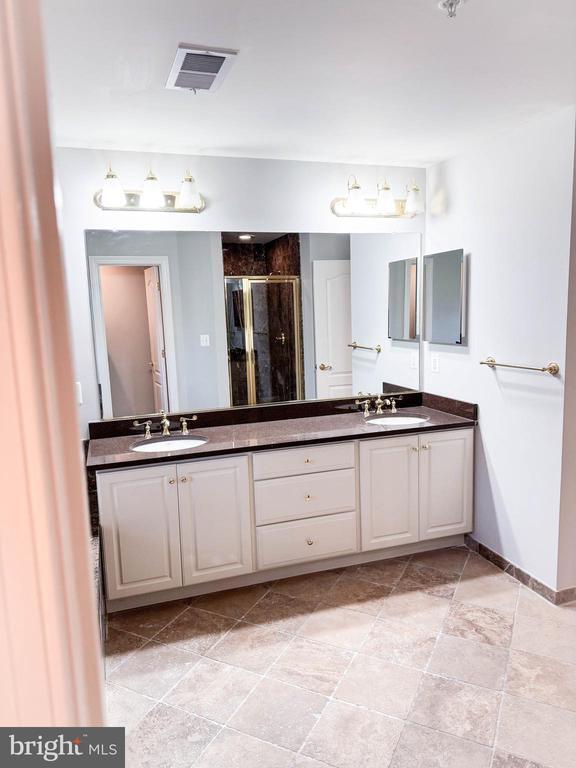 Building Photo - 7761 Legere Ct