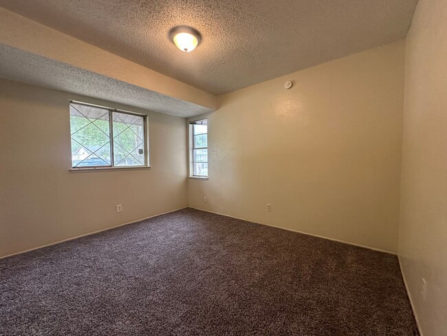 Building Photo - 4000 Acree St