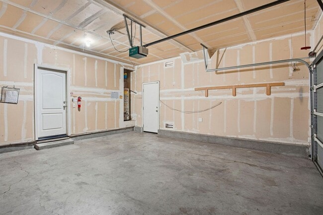 Building Photo - SPACIOUS & CLEAN 2 STORY, 4 BEDROOM, 2.5 BATH IN NATOMAS