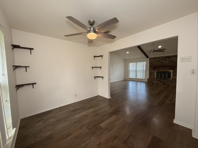 Building Photo - 925 Boone Dr