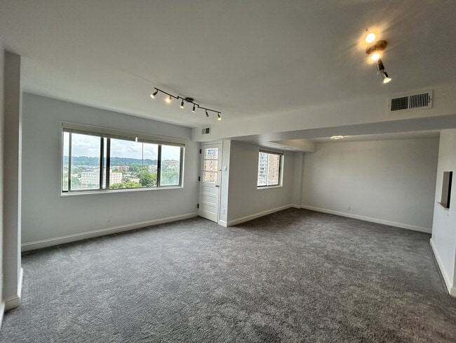 Building Photo - 5340 Holmes Run Pkwy