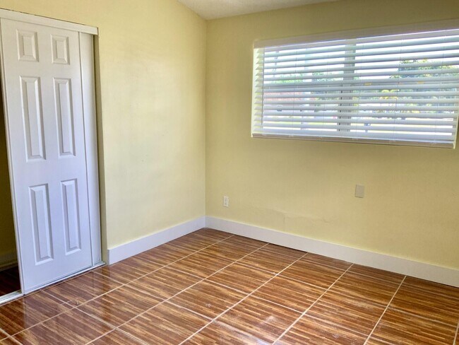 Building Photo - 747 Orchid Dr