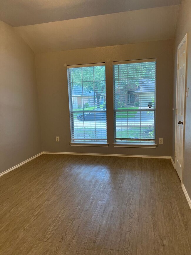 Building Photo - Eagle Springs Home Ready for Immediate Occupancy