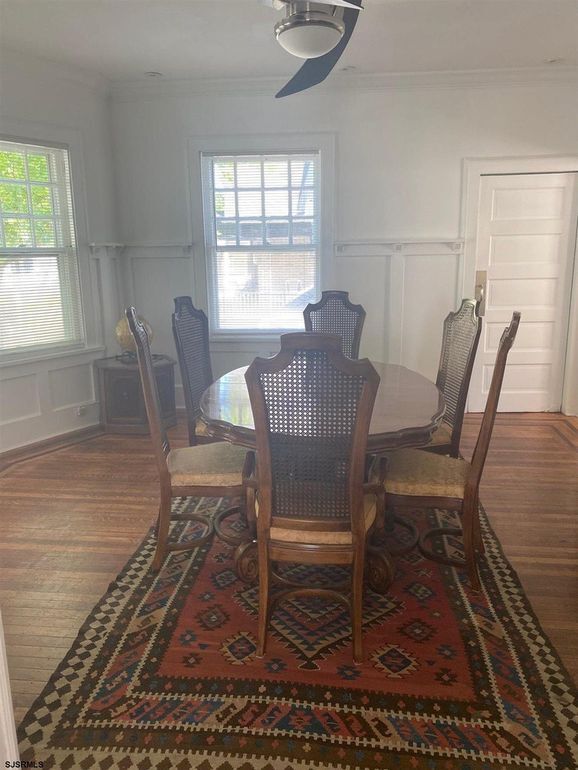 Separate formal dining room - 4907 Atlantic Ave