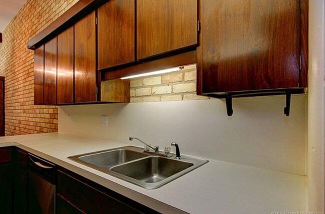 Building Photo - 48th Pl Duplex