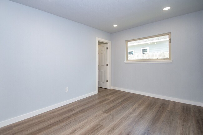Building Photo - 9230 Lanewood Dr