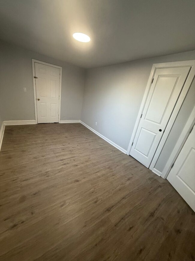 Building Photo - Move-In Ready 2 Bedroom with Stove, Microwave  Refrigerator