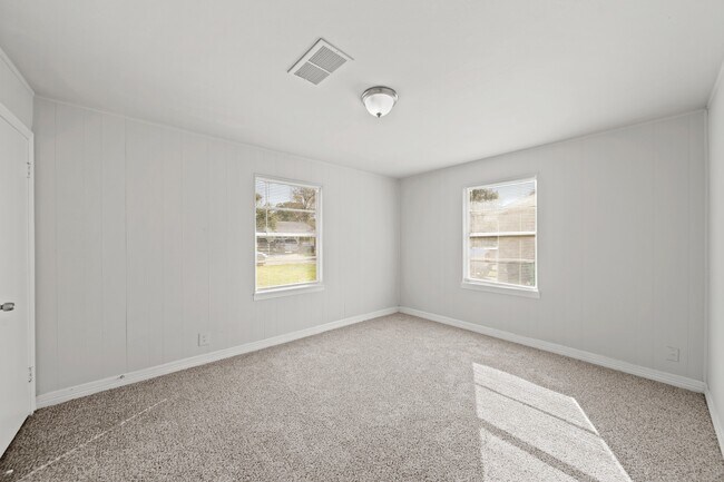 Building Photo - 505 S 4th St