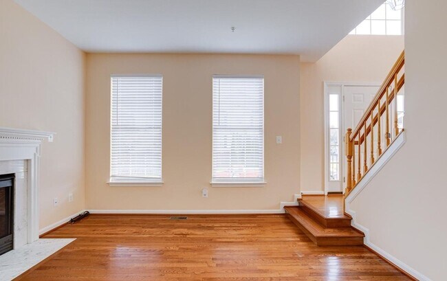 Building Photo - Charming Abingdon Townhome with Modern Upgrades!