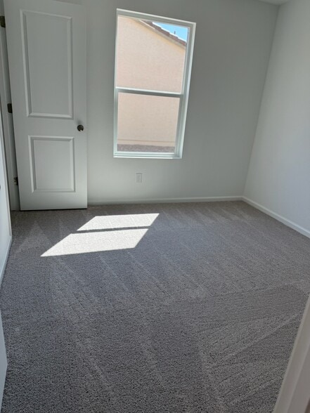 Building Photo - 729 Dylan Ct