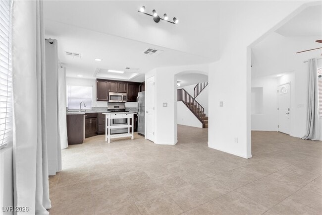 Building Photo - 7600 Beverly Hills Dr