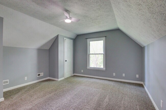 Building Photo - 180 Kings Deer Dr