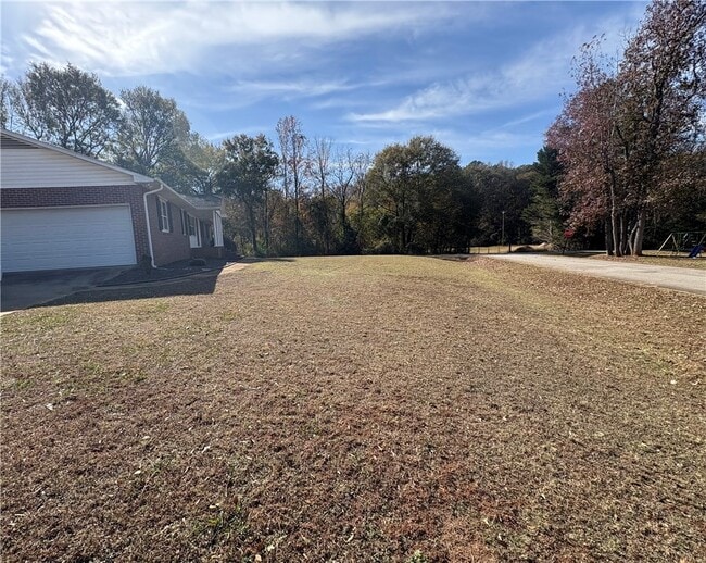 Building Photo - 213 Oxmoor Dr