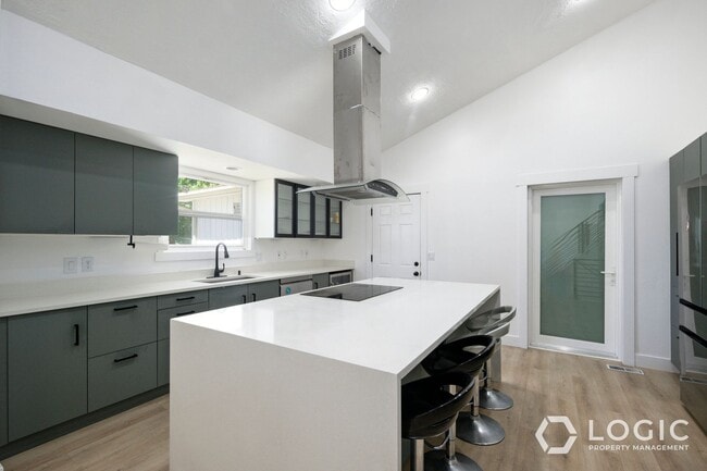 Building Photo - Beautiful Spacious Home with a Fully fence...