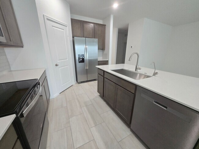 Building Photo - New Build 4 bed/3 Bath Home