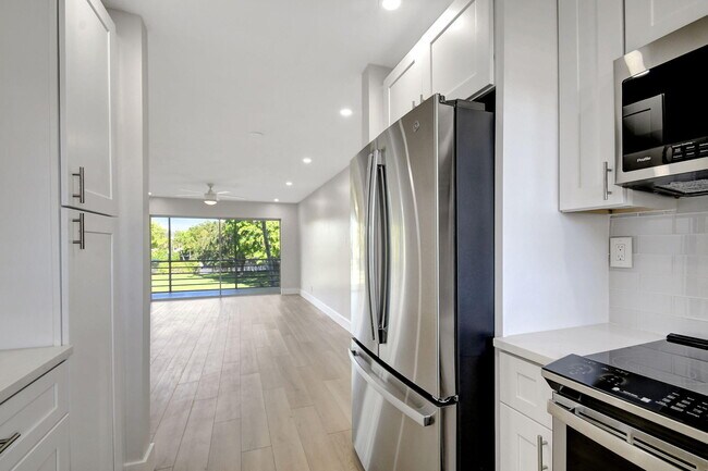 Building Photo - 300 Waterway Dr S