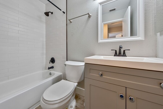 Building Photo - 7936 Sunrise Greens Dr