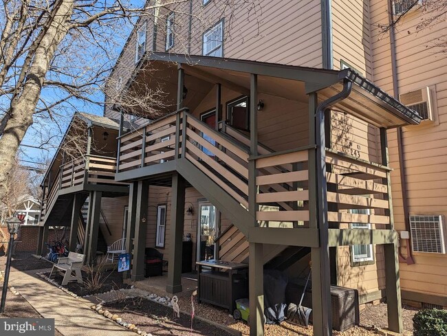 Building Photo - 243 Loudoun St SW