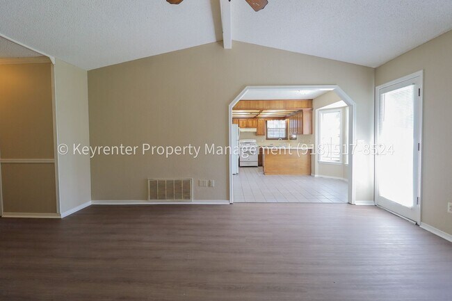 Building Photo - 3 Bed | 2 Bath in East Tulsa!