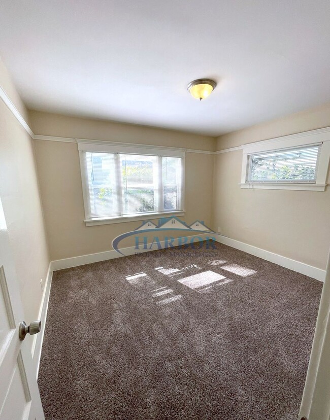 Building Photo - Beautiful 3-Bedroom Home with Spacious Liv...