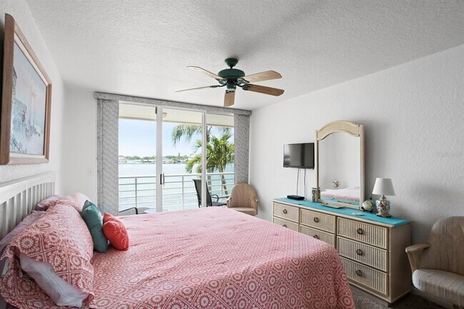 Building Photo - 6093 Bahia Del Mar Cir N