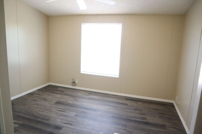 Building Photo - 545 N Sabin St