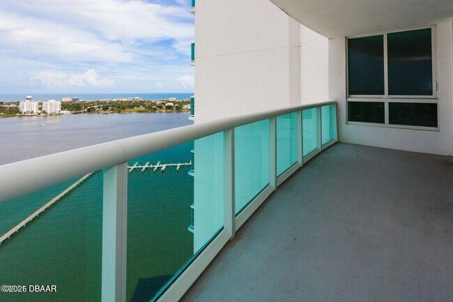 Building Photo - 231 Riverside Dr