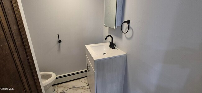 Building Photo - 22 Clermont St