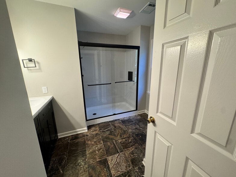 Building Photo - Room in Townhome on Cooper Lake Dr SE