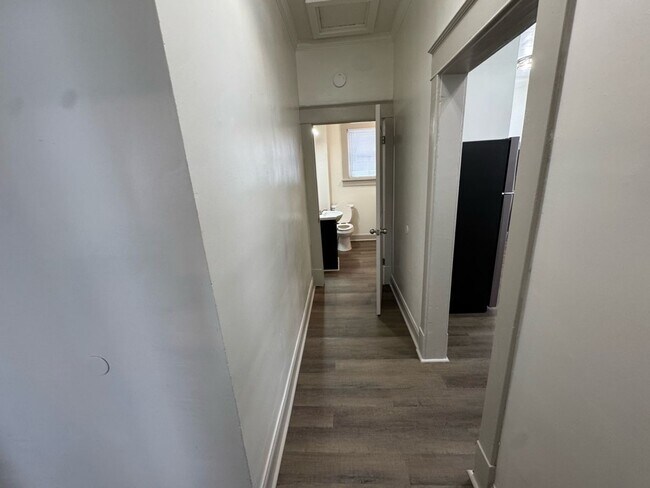 Building Photo - Charming 1BR Apartment in Bristol, TN - Cozy Living Awaits!
