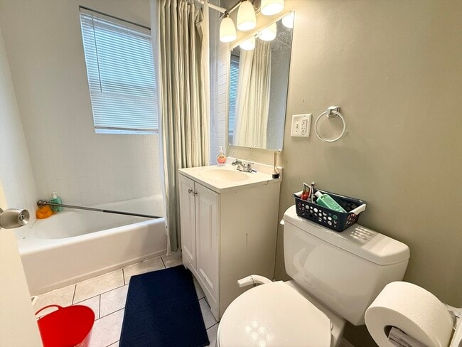 Building Photo - 3977 Washington St