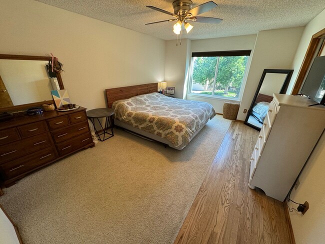 Building Photo - Wonderful Highlands Ranch Location!