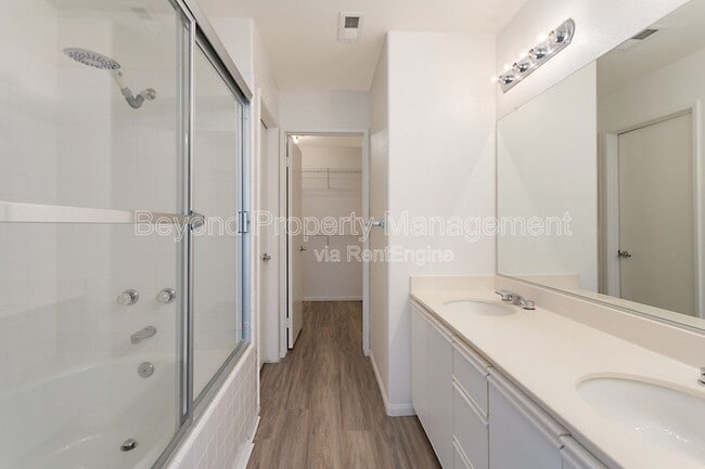 Building Photo - 9477 Questa Pointe