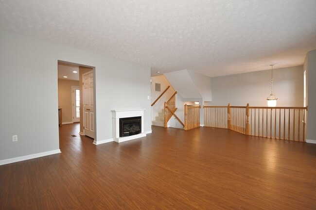 Building Photo - 3 Bedroom Townhouse