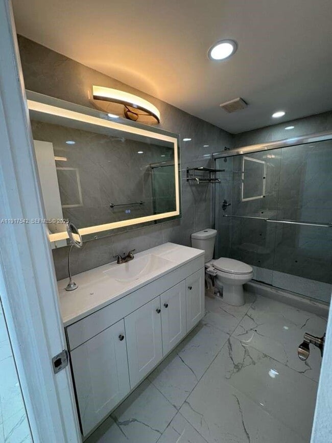 Building Photo - 15201 NE 6th Ave