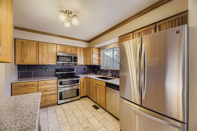 Building Photo - 6930 E Briarwood Dr