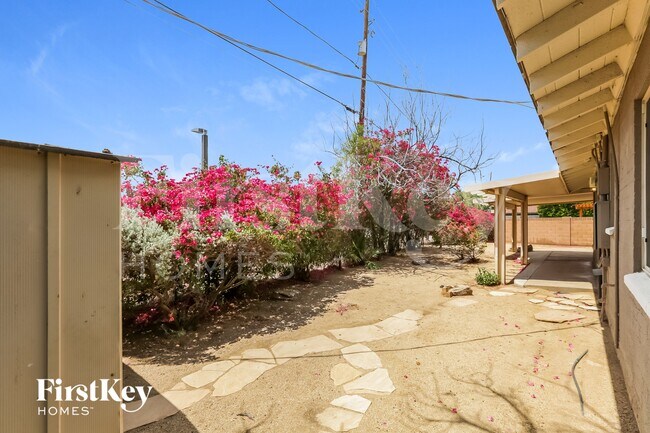 Building Photo - 1357 W Sells Dr