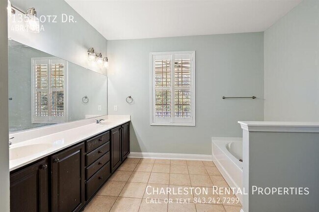 Building Photo - 135 Lotz Dr