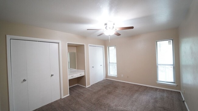 Building Photo - ASK ABOUT OUR $0 SECURITY DEPOSIT MOVE IN SPECIAL!! FOR LEASE! 2 Bedroom - 1 Bath - Corner Unit a...