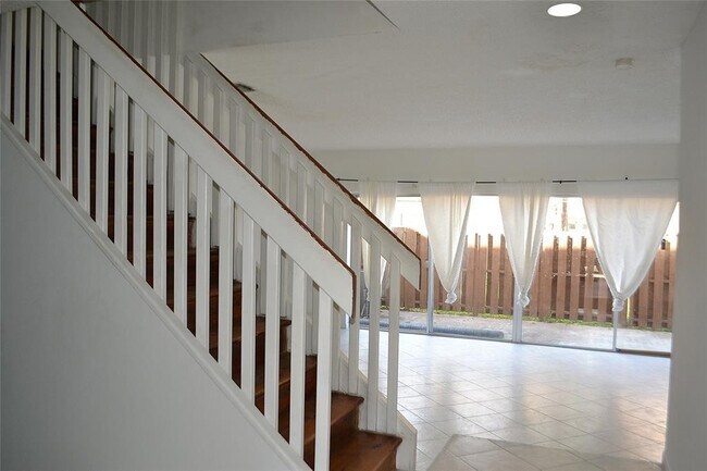 Building Photo - 8237 NW 8th Ct