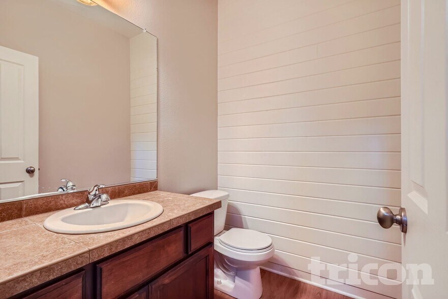 Building Photo - 7615 NE 60th Way