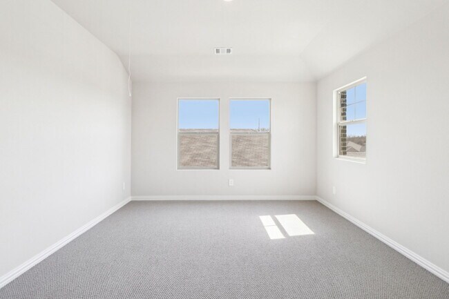 Building Photo - 2113 Gustavus Dr