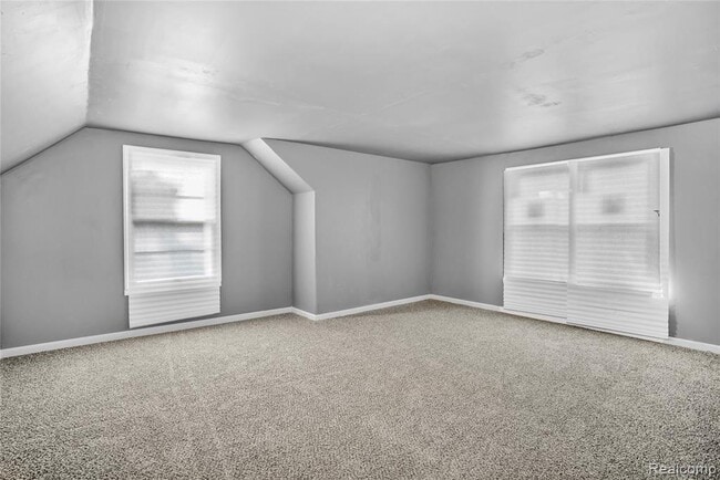 Building Photo - 1034 E Bundy Ave