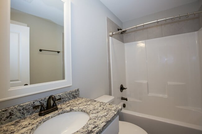 Building Photo - "Luxurious 3-Bed Townhouse with Granite Countertops on Juniper Lake Road!"